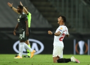 爱游戏app-塞维利亚客场逆转，豪取三分