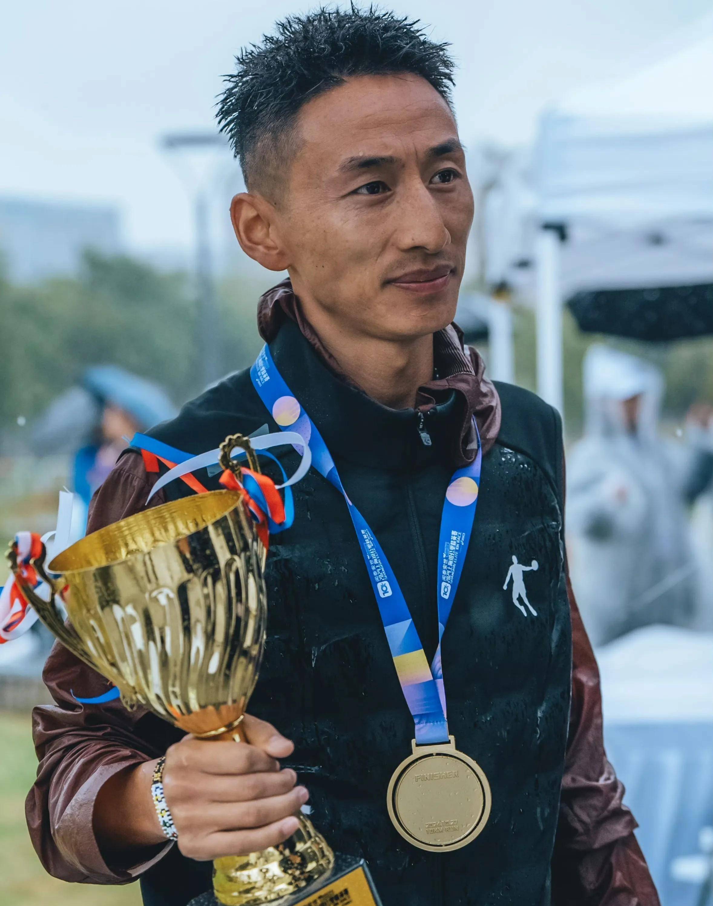 一战成名！球员们奋勇拼搏，荣耀在即的简单介绍