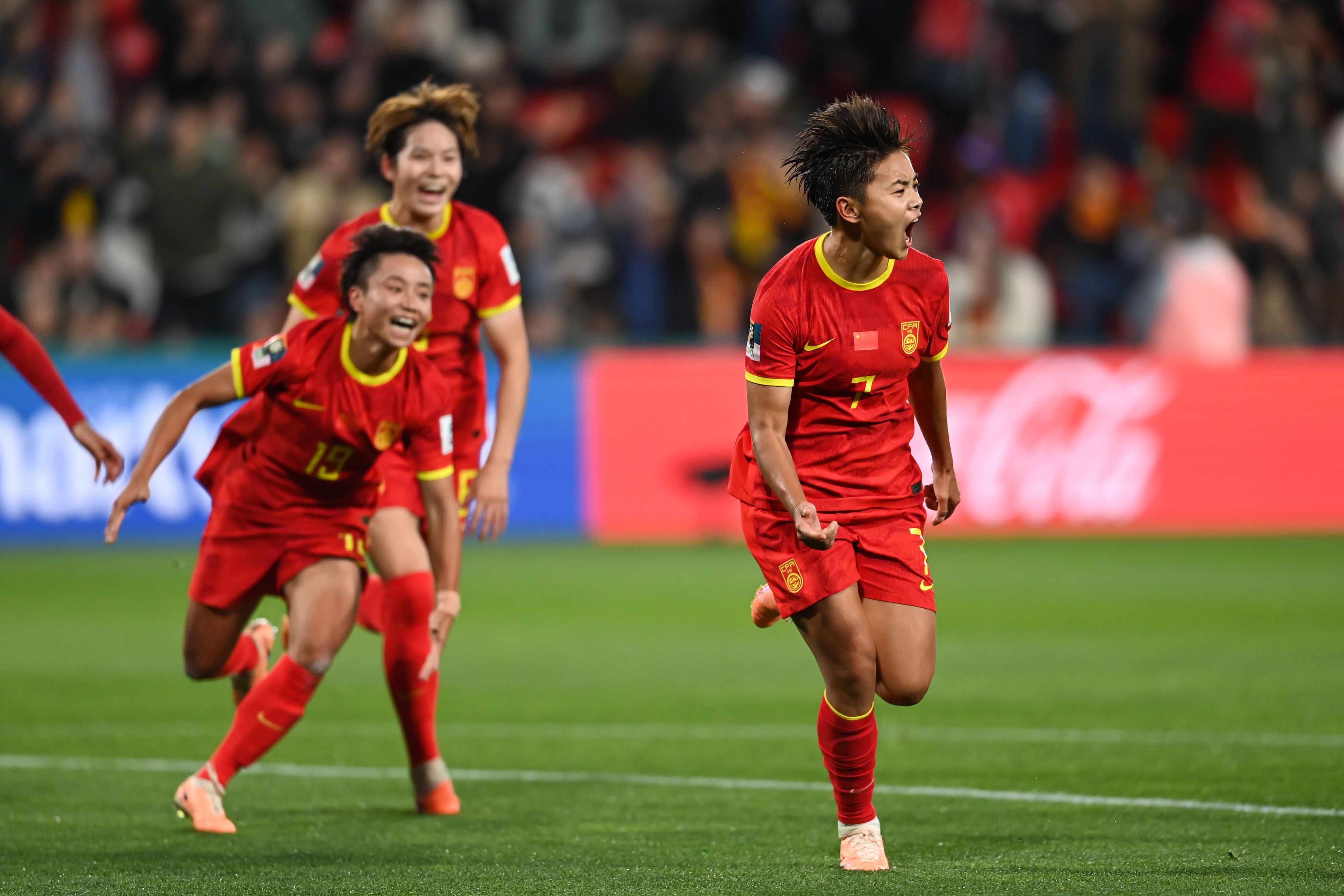 国家女足在比赛中展现出色表现赢得掌声