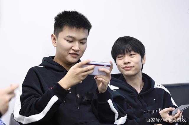 关于狼队失利领跑，狼队保持亮眼表现的信息
