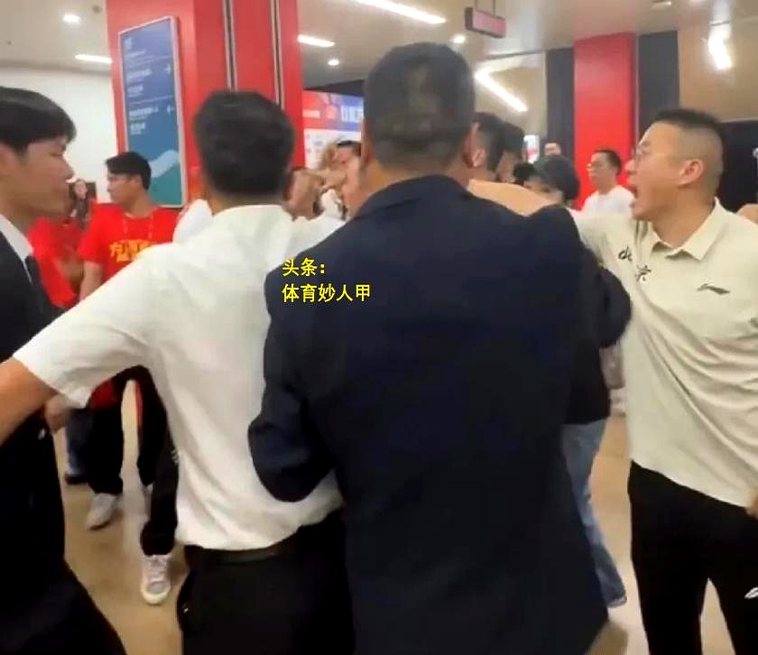 热点比赛战况激烈，球迷热情高涨的简单介绍